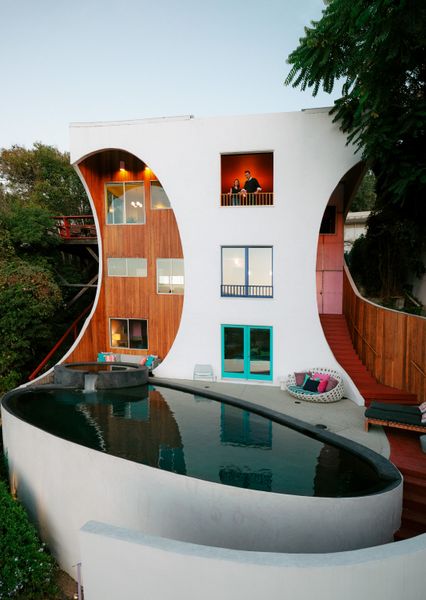 A house in the Silver Lake section of Los Angeles, designed in 2004 by artist Fritz Haeg for entertainment executive David Bernardi, was recently updated by current owners Stephanie Wolff and Pete Galli. The couple added their own touches while embracing the home’s originality and bold color palette.