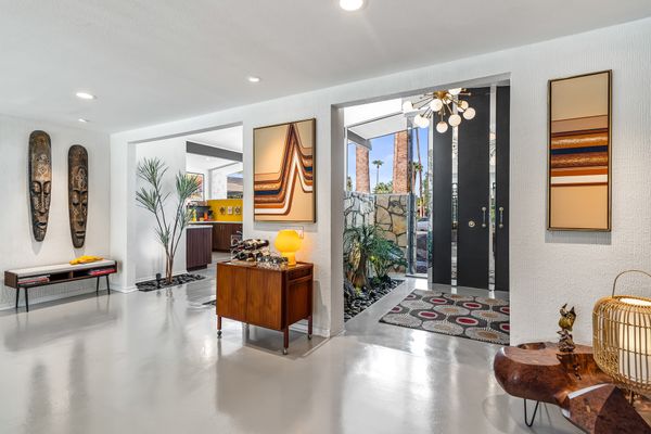 Architect Raymond Levanas was active in Southern California in the 50s and 60s, notably designing Harry Kelso’s nearby Canyon Country Club Estates.