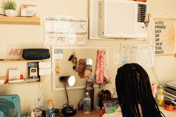 The decor is on par with that of a standard dorm or young adult apartment.