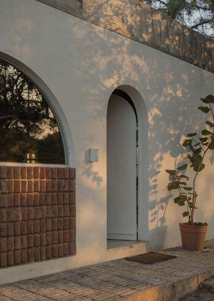 Ignacio envisioned arched doorways and windows that referenced the Art Deco style of his childhood home.