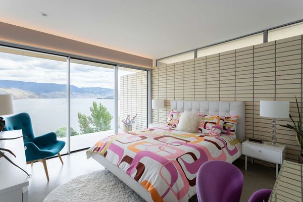 Calum drew inspiration from Albert Frey’s longtime Palm Springs residence, the Frey House II, for the structure’s design. The interior decor also plays up the home’s midcentury vibe.