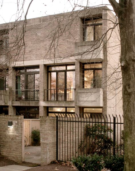 Built in 1965, the Carrollsburg estate was designed by Keyes, Lethbridge, & Clayton. The firm is deeply ingrained in D.C.’s post-War architecture. Their projects include conversions for the National Building Museum, the National Museum of Women in the Arts, and the National Postal Museum.