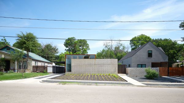 Ibañez Shaw Architecture designed a family home for the founders of Melt Ice Creams, Kari and Mark Seher, that splits the depth of its lot into indoor and outdoor areas.