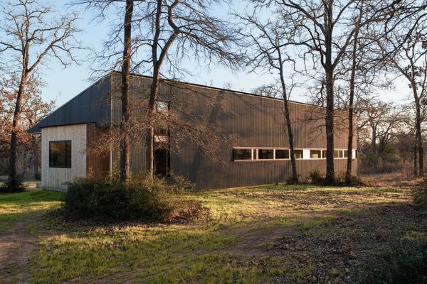 Inspired by nearby agrarian structures, Beamer Farm features a composition of windows on a flat corrugated metal facade in an arrangement that’s functional for residents on the inside, but also evocative from the outside.