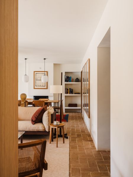 The oak Plaisir 2 side table is from Zeitraum.
