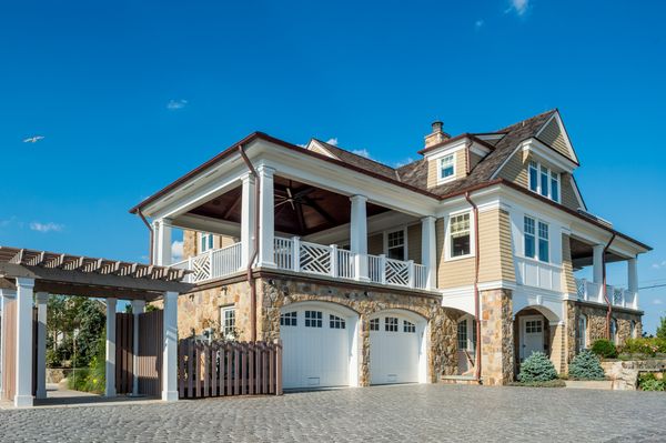 Waterfront construction necessitates careful attention to the way in which exterior materials are selected and assembled. 