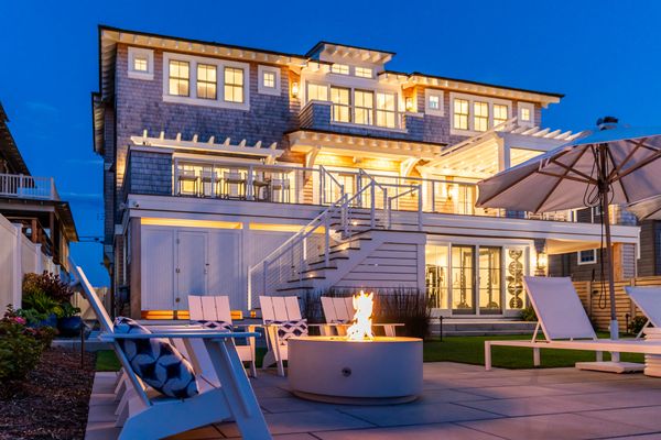 When looking to integrate architectural details such as dentil molding or corbels, the versatility of AZEK Trim and Moldings allows Monetti and team to easily implement these profiles in water-resistant PVC instead of traditional wood. 