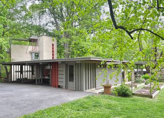 Three Frank Lloyd Wright Followers Designed This $1.1M Ohio Midcentury With an "Ivory Tower"