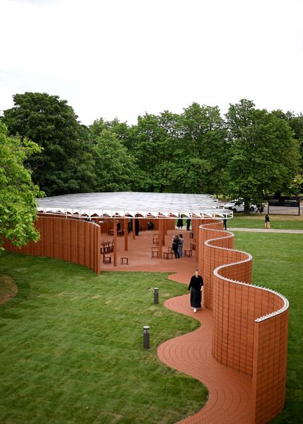 A long, wavy brick wall takes center stage at London’s Serpentine Pavilion.