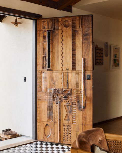 After seeing the wood carvings that his friend Matthew Wignall was doing, Joe asked if the artist would be interested in making a door. They gave him no direction, and it was the largest piece he had undertaken. The result is a showstopper of an entry that sets the tone for the house: original, earthy, handmade.