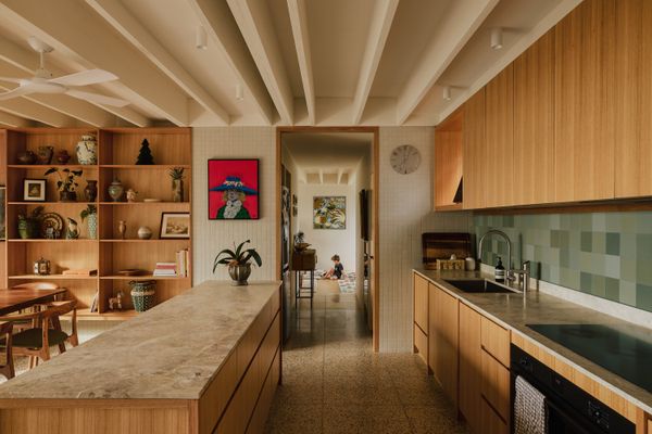 Building restrictions kept the ground-floor ceiling at a low height, so architect Greg Clarke suggested exposing the floor joists. 