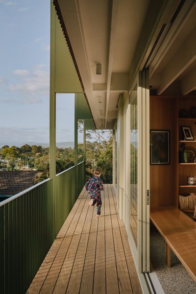 On Australia’s Gold Coast, Bec Vayonitis and Luke MacDonald went all in on a home that would grow with their young sons, Bailey and Max. The green exterior, painted Dulux Banksia Leaf, matches the treetop views, while the veranda offers extra playing room for Bailey and Max.