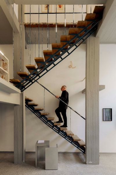 Sotovikis discreetly added a heating system, which the building previously lacked, and preserved Provelengios’s factory-forward elements, including the open stair and metal handrails throughout the house.