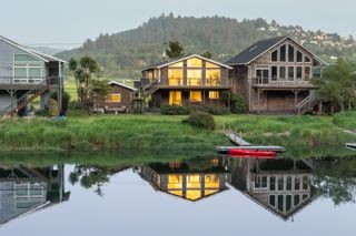 If You Love Rivers, This $995K Oregon Home Will Float Your Boat
