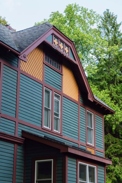 Mouzon Wofford’s Hudson Valley house is reminiscent of the Victorian houses in her hometown of Saratoga Springs, NY.