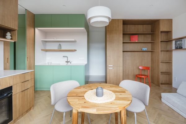 A couple with a young daughter renovated a flat inside a 570-square-foot, 1930s Prague apartment, prioritizing storage, flexibility, and circulation.