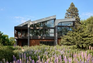 How They Pulled It Off: Curved Windows Turn This Minnesota Home Into a Sundial
