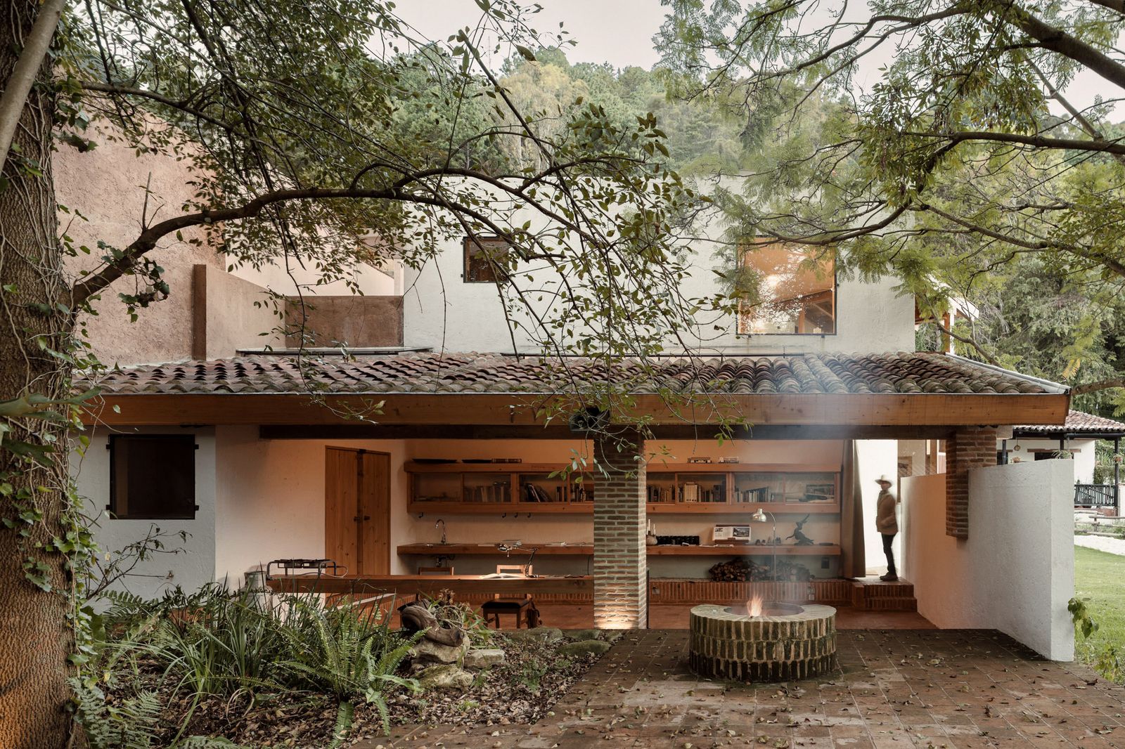 Architect Santiago Constantino De Angoitia designed and built an adaptable home for his mother to age in place in on the same lot as his childhood house in San Cristóbal de las Casas.
