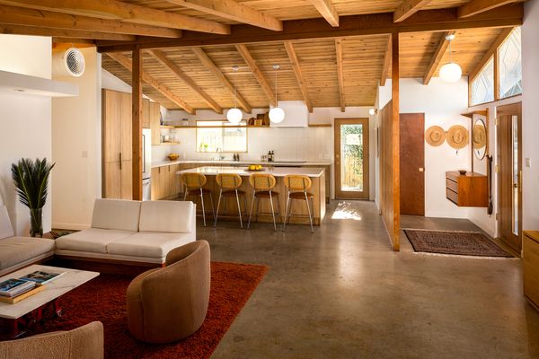 According to archival records, Corbin Palms originally included 289 homes with architects Palmer & Krisel designing the houses, landscaping, color schemes, and street layout.