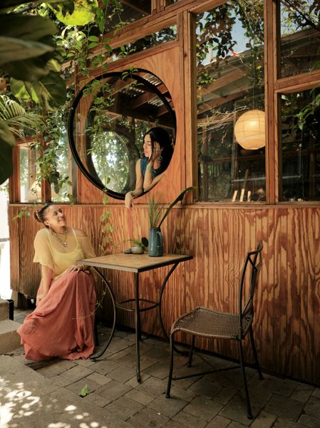 Movement artist Cami Árboles and jewelry maker Raquel 