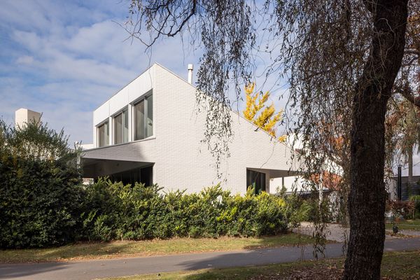 Buenos Aires-based architecture studio Bracamonte Yerba designed this weekend house in Campo Chico, a residential country club near Buenos Aires, for a young couple with a school-aged boy.