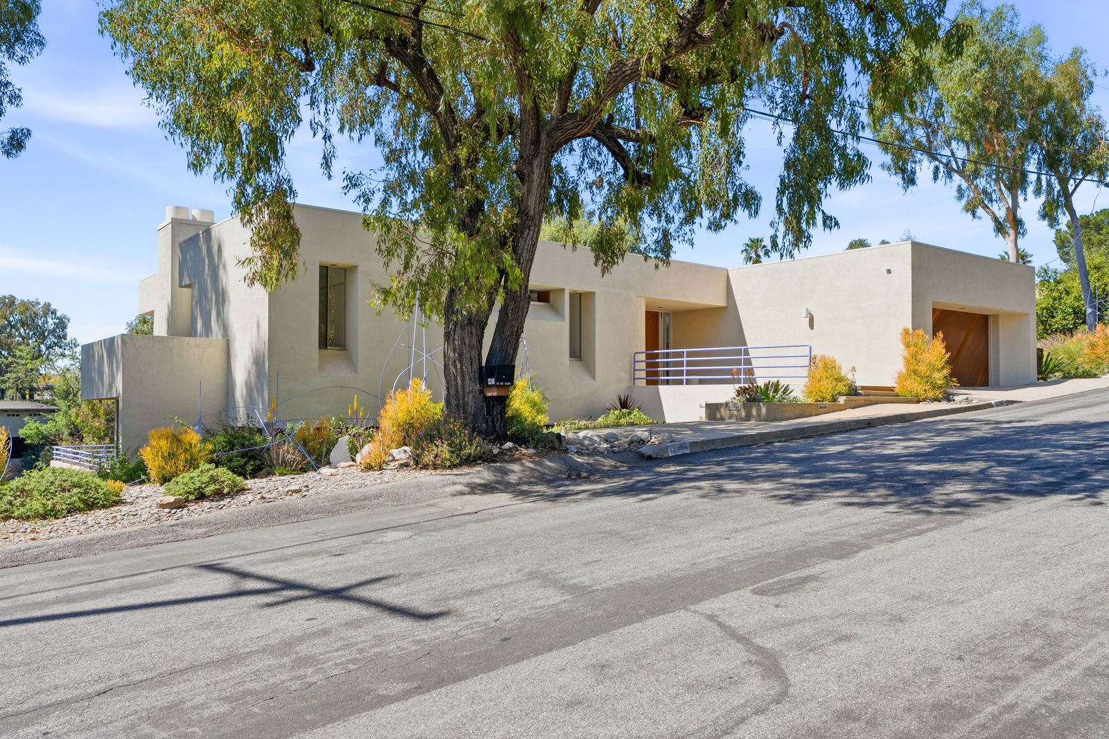 The Gelber Residence was designed in 1977 by award-winning architect Martin Gelber.