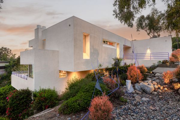 The Gelber Residence was designed in 1977 by award-winning architect Martin Gelber.