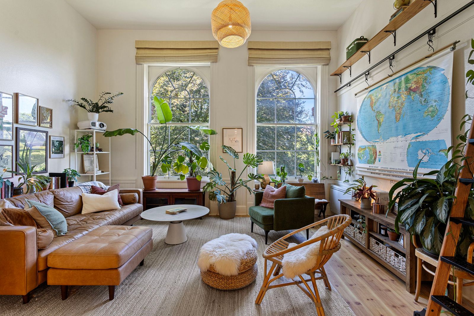 Set inside the historic 1896 West Queen Anne School, the Victorian-era classroom has graduated to become a lofty one-bedroom with an A+ kitchen.