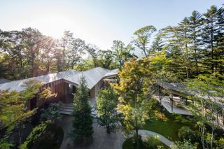 Kengo Kuma’s Roof/Birds Compound Lands on the Market in Japan for $10M