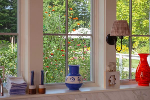 The garden is visible just outside the kitchen windows.
