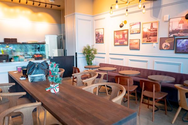 Midcentury-modern-style decor at a Joe &amp; the Juice location in San Ramon, California.