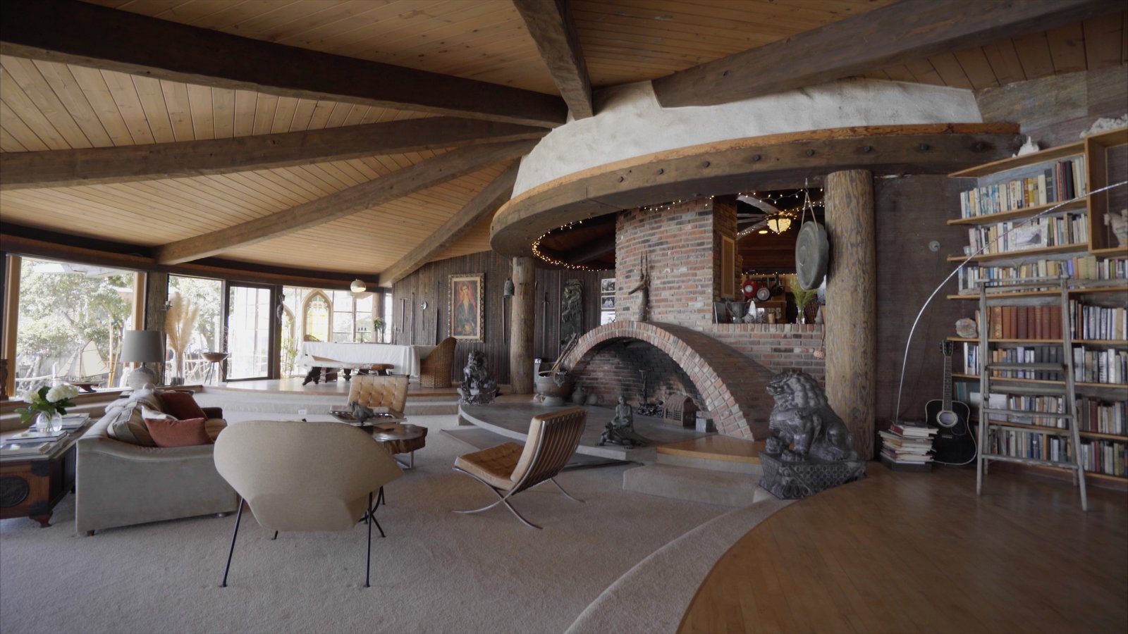 Looking into the circular living space, which revolves around an oversized fireplace. #harrygesner #sandcastle #iconichouses

Video still courtesy of Jamie Leilani Pelayo