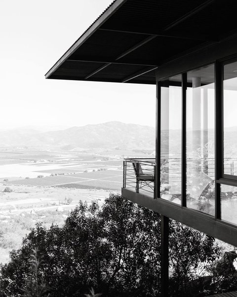 The cottages look out to views of neighboring wineries. #dwellpow
