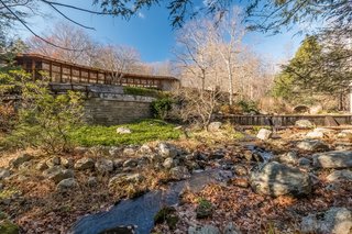 Similar to his Fallingwater masterpiece, Tirranna was built near a body of water and a waterfall. In fact, the word itself comes from an Aboriginal term meaning, "running waters." 