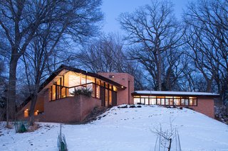 Like most of Wright’s designs, the house is completely integrated into the landscape and was designed to bring the outside in.