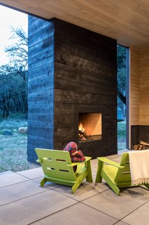 The Stepstone pavers tie the home's outdoor spaces in with its indoor spaces, creating a seamless living area for the family to enjoy. 