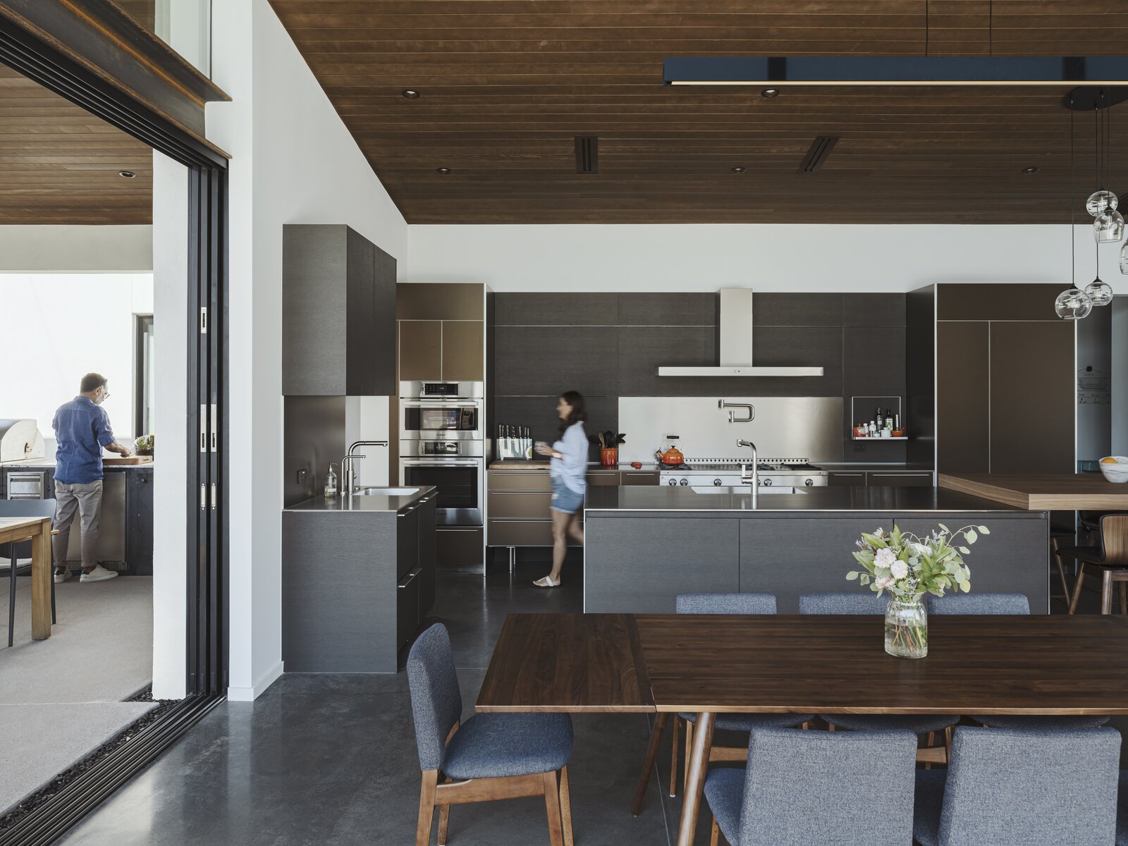 Photo 3 of 9 in A Phoenix Family Home Embraces Mountain Views With a ...