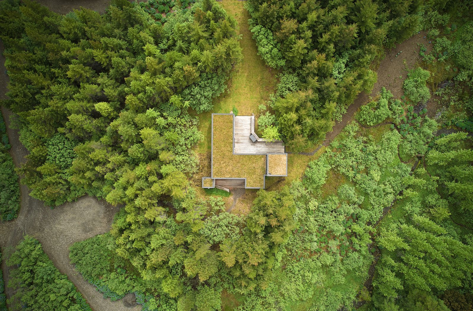 The remote location is only accessible by a narrow road, which the architect believes strengthens the owners' bond to their environment.