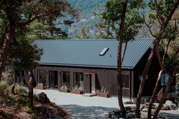 This three-bedroom, two-bathroom home was completed in the spring of 2025 using the Rancher 9 model.