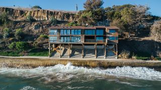 Before & After: They Overhauled Their Funky ’70s Beach House While Preserving Its Many Quirks