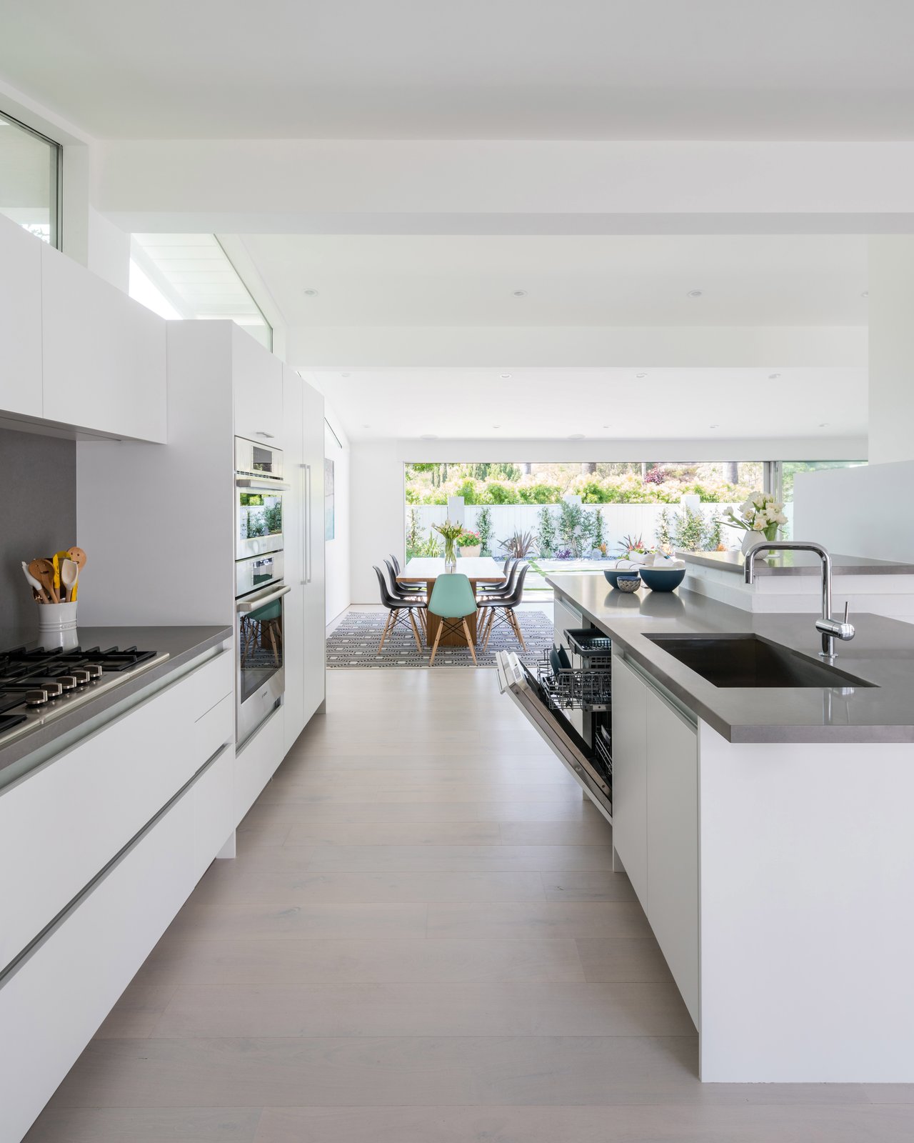 Image showcasing LOS ANGELES ARCHITECT - OMZ architects
