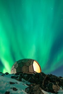 The overall construction cost of the Hammerfest Cabin was about €100,000, including many hours of volunteer work.