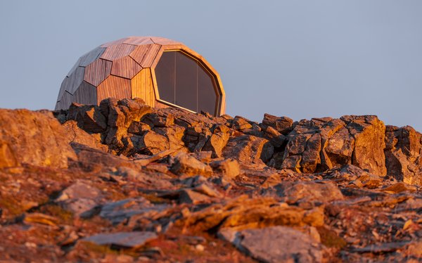 Fitting in seamlessly with the fabric of the natural landscape, the cabin makes a modest impact in scale, while providing a functional benefit to travelers in the region.