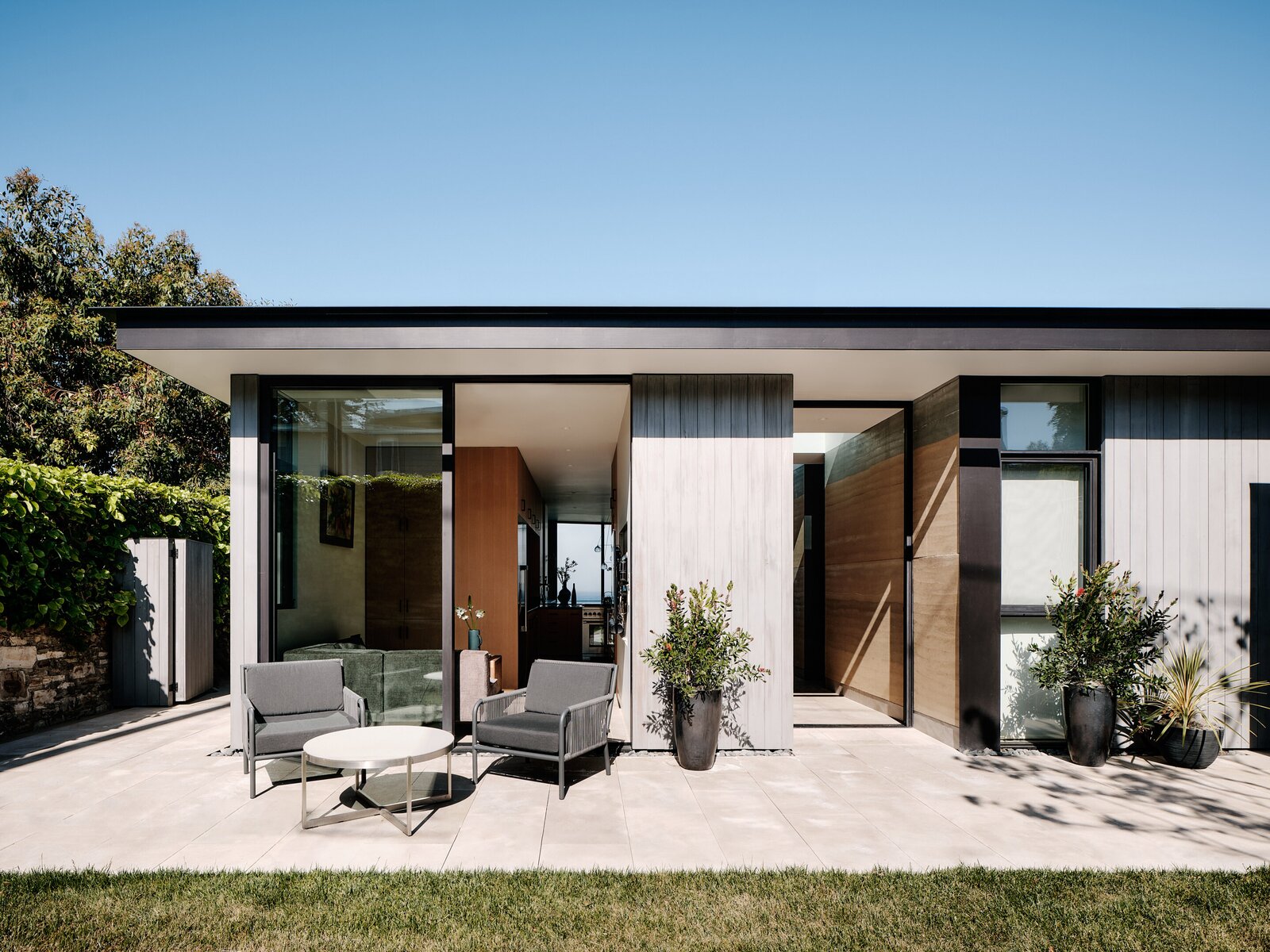 Photo 12 of 13 in A California Retreat Has Walls Made Out of the Beach