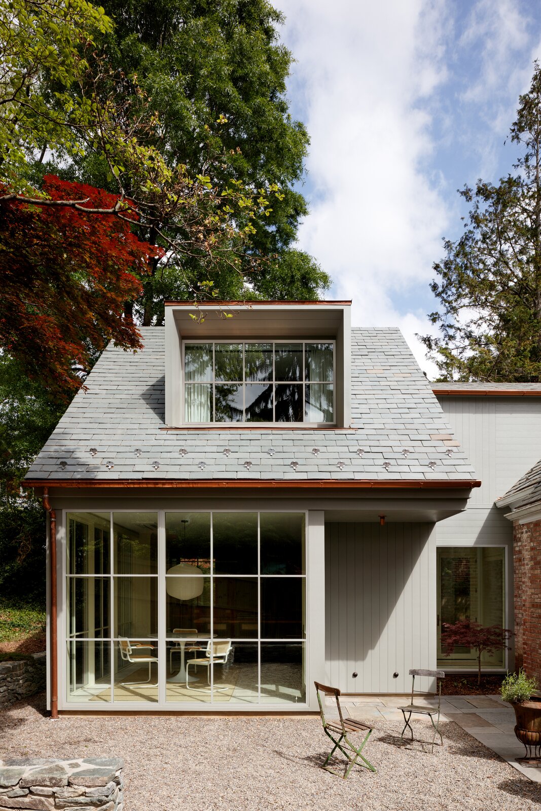 The Solit-Garreau residence's annex was designed as a separate contemporary wing that nevertheless seeks harmony with the original 1936 house.