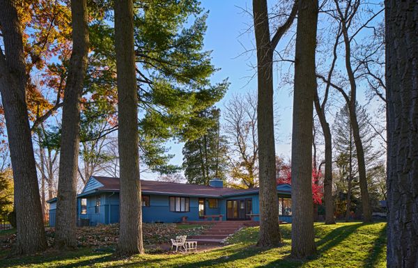 Although the roof strucutre was rebuilt to incorporate a new vaulted living room ceiling, the exterior did not visibly change, save for a new coat of paint.