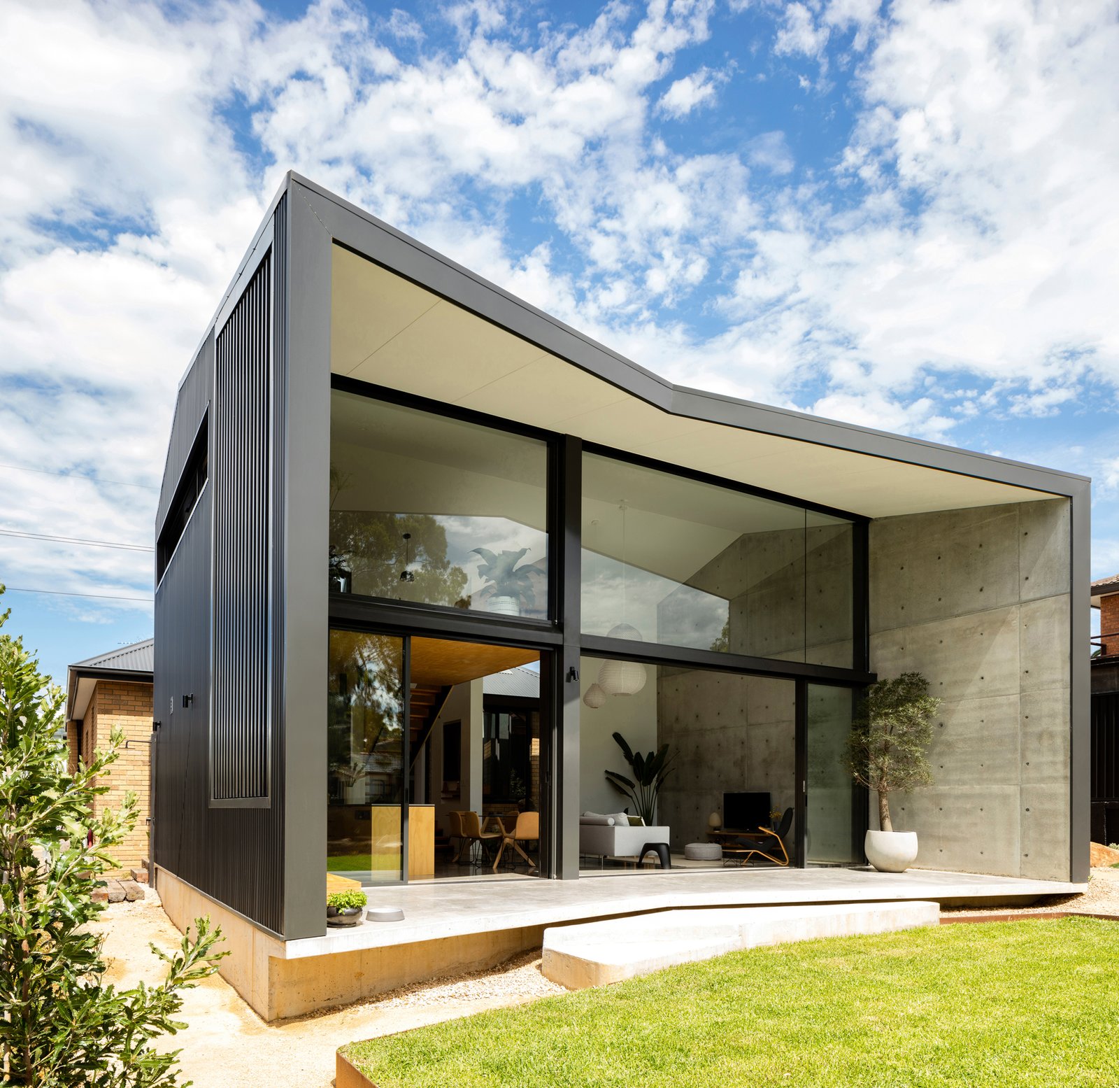 The rear pavilion conceived as an expansive new build sensitively connected to the front 1960’s yellow brick original dwelling