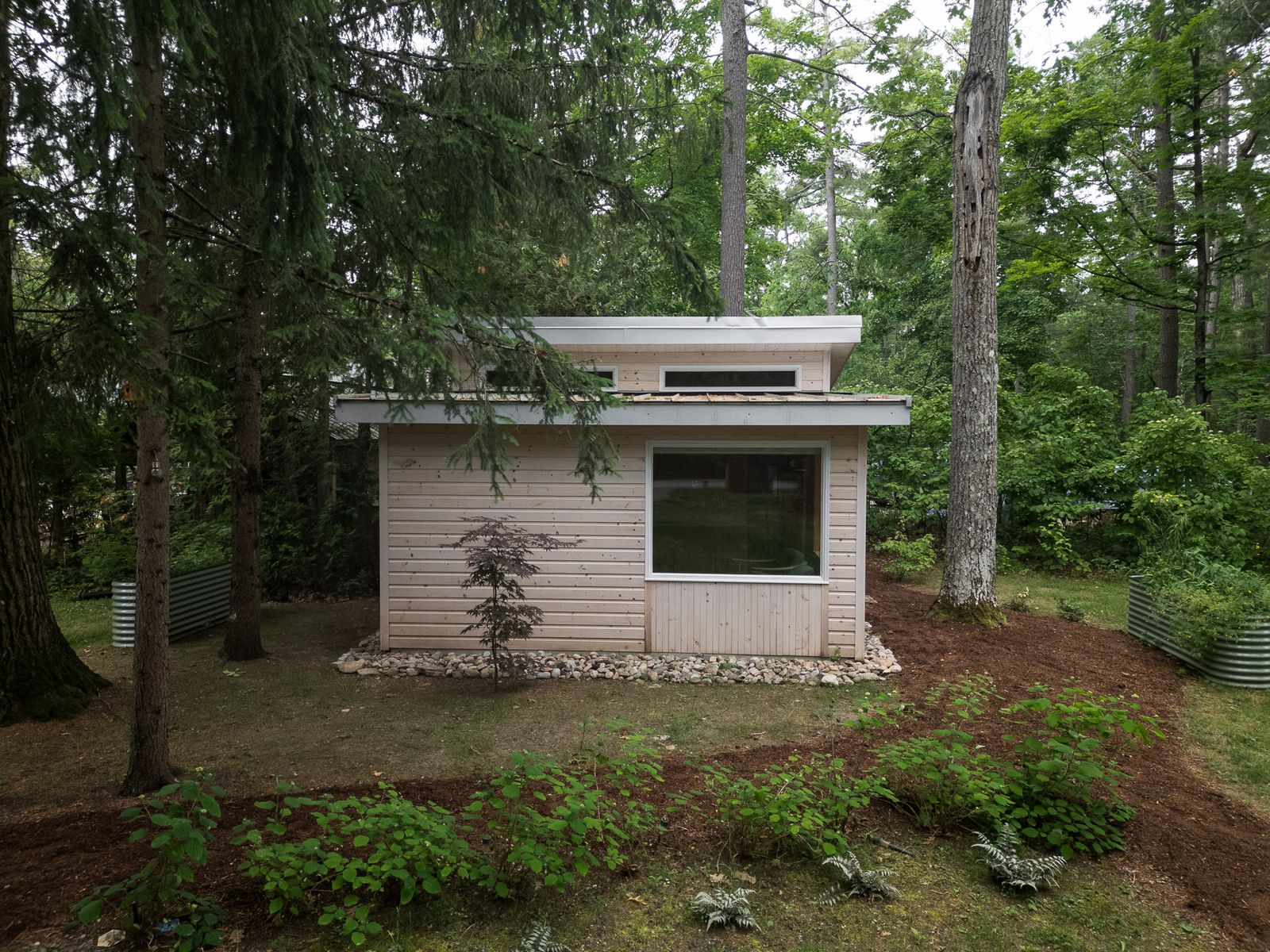 This tiny Ontario cabin features a standing-seam metal roof and pine cladding that pays homage to the property’s main cottage, originally built in the early 1900s.