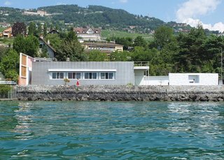 Le Corbusier designed Villa Le Lac as a lakeside home for his parents. The single-story block home sits on the edge of Lac Leman in Corseaux, Switzerland.