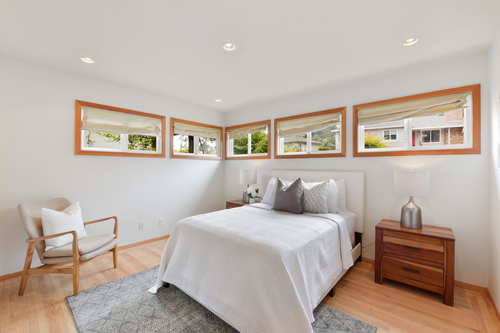Photo 8 of 12 in Grab This Updated Midcentury Home in Oakland For 799K